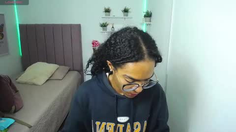 Snapshot of niina_lovee_ chatting on February 11, 2025, 2:24 pm online show from February 11, 2025, 2:24 pm