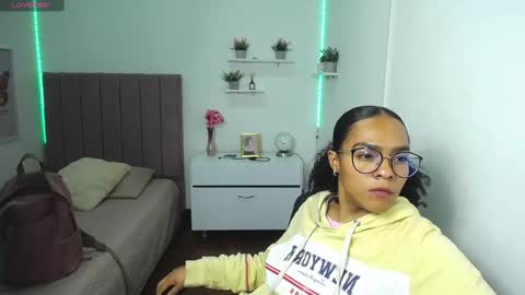 Snapshot of niina_lovee_ chatting on February 12, 2025, 3:05 pm online show from February 12, 2025, 3:05 pm