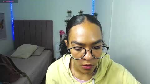 Snapshot of niina_lovee_ chatting on February 12, 2025, 6:19 pm online show from February 12, 2025, 6:19 pm