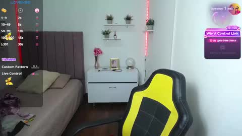 Snapshot of niina_lovee_ chatting on February 13, 2025, 6:05 pm online show from February 13, 2025, 6:05 pm