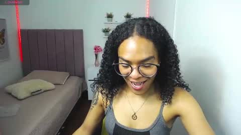 Snapshot of niina_lovee_ chatting on February 19, 2025, 8:20 pm online show from February 19, 2025, 8:20 pm