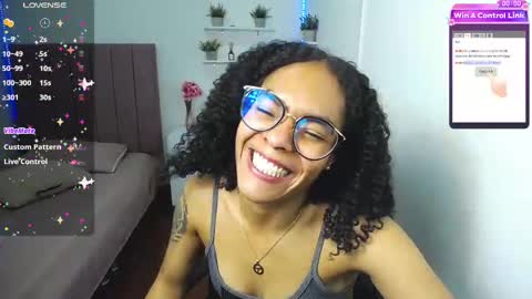 Snapshot of niina_lovee_ chatting on February 19, 2025, 11:25 pm online show from February 19, 2025, 11:25 pm