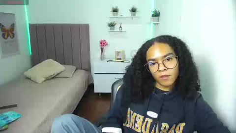 Snapshot of niina_lovee_ chatting on February 21, 2025, 4:16 pm online show from February 21, 2025, 4:16 pm