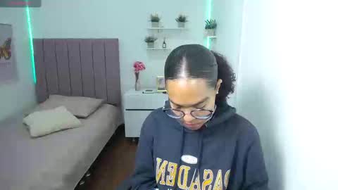Snapshot of niina_lovee_ chatting on February 25, 2025, 3:16 pm online show from February 25, 2025, 3:16 pm