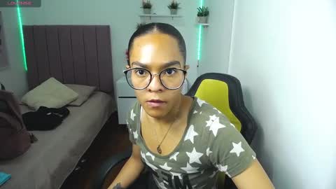 Snapshot of niina_lovee_ chatting on February 26, 2025, 5:39 pm online show from February 26, 2025, 5:39 pm