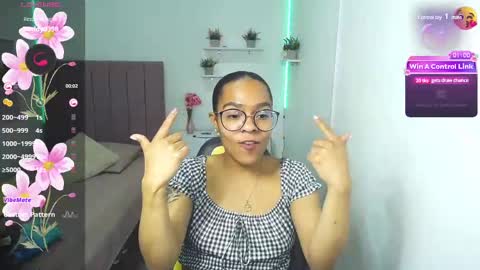 Snapshot of niina_lovee_ chatting on March 1, 2025, 6:00 pm online show from March 1, 2025, 6:00 pm
