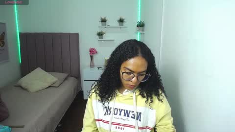 Snapshot of niina_lovee_ chatting on March 4, 2025, 3:37 pm online show from March 4, 2025, 3:37 pm