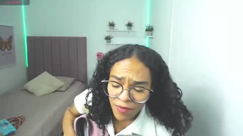 Snapshot of niina_lovee_ chatting on March 4, 2025, 6:39 pm online show from March 4, 2025, 6:39 pm