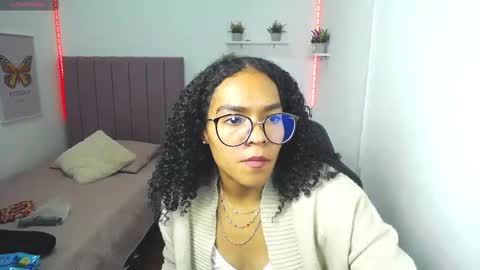 Snapshot of niina_lovee_ chatting on March 5, 2025, 4:35 pm online show from March 5, 2025, 4:35 pm