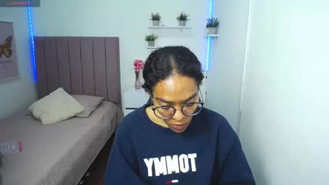 Snapshot of niina_lovee_ chatting on March 6, 2025, 4:49 pm online show from March 6, 2025, 4:49 pm