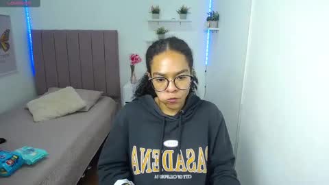 Snapshot of niina_lovee_ chatting on March 11, 2025, 2:51 pm online show from March 11, 2025, 2:51 pm