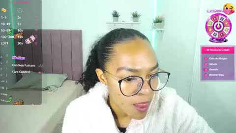 Snapshot of niina_lovee_ chatting on September 20, 2025, 2:51 pm online show from September 20, 2025, 2:51 pm