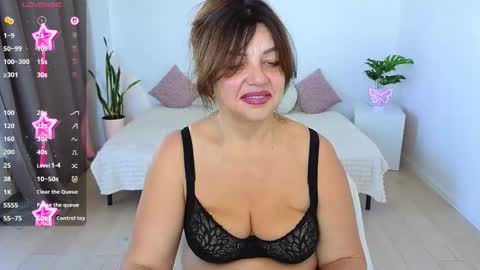 Snapshot of nika_light chatting on October 25, 2025, 6:43 am Nika light online show from October 25, 2025, 6:43 am