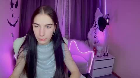 nikastarkk online show from October 22, 2025, 7:02 pm