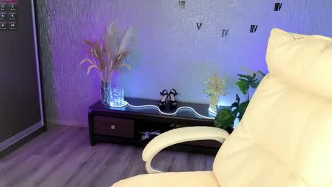 NikaStill  online show from April 6, 2026, 4:57 am