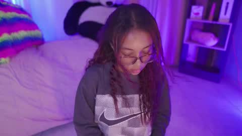 Snapshot of nikerly_hot chatting on May 11, 2026, 4:04 pm NIKERLY online show from May 11, 2026, 4:04 pm