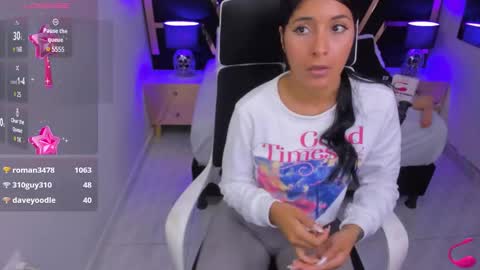 Snapshot of nikibryce_ chatting on December 18, 2024, 5:00 pm Niki online show from December 18, 2024, 5:00 pm