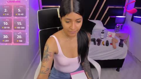 Snapshot of nikibryce_ chatting on December 25, 2024, 9:43 pm Niki online show from December 25, 2024, 9:43 pm