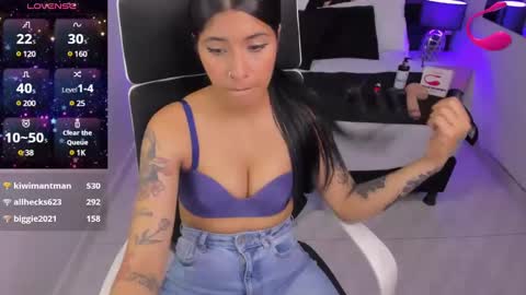 Snapshot of nikibryce_ chatting on February 8, 2025, 7:38 pm Niki online show from February 8, 2025, 7:38 pm
