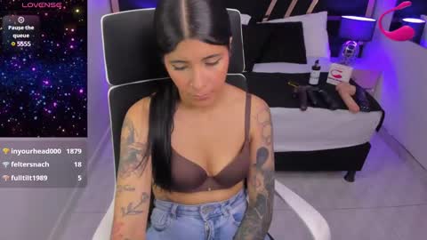 Snapshot of nikibryce_ chatting on February 9, 2025, 4:40 pm Niki online show from February 9, 2025, 4:40 pm