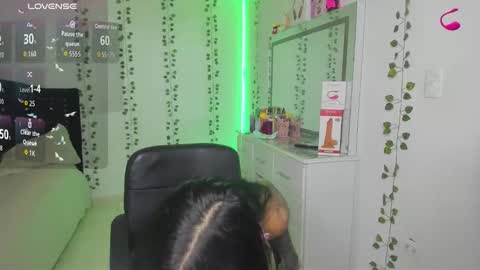 Snapshot of nikibryce_ chatting on October 19, 2025, 12:55 am Niki online show from October 19, 2025, 12:55 am