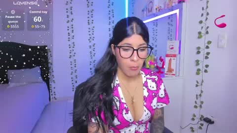 Snapshot of nikibryce_ chatting on April 8, 2026, 12:43 am Niki online show from April 8, 2026, 12:43 am