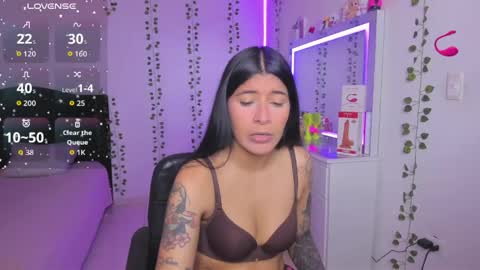 Snapshot of nikibryce_ chatting on April 19, 2026, 3:44 pm Niki online show from April 19, 2026, 3:44 pm