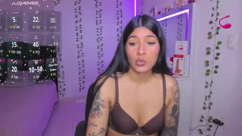 Snapshot of nikibryce_ chatting on April 19, 2026, 6:10 pm Niki online show from April 19, 2026, 6:10 pm