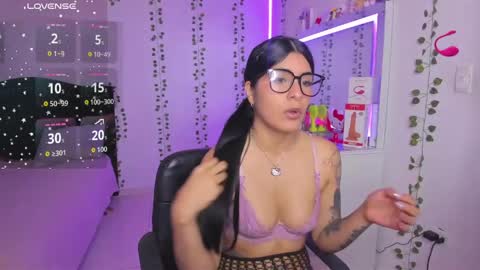 Snapshot of nikibryce_ chatting on April 21, 2026, 1:18 am Niki online show from April 21, 2026, 1:18 am
