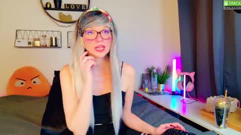 Kitty Chatte online show from February 1, 2025, 8:29 am