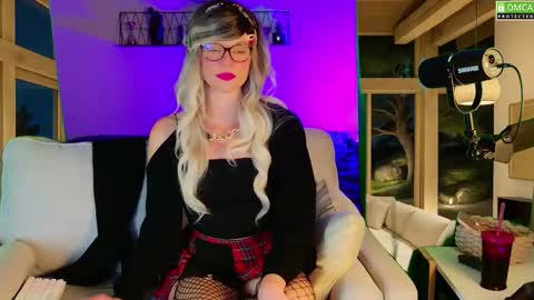 Kitty Chatte online show from September 11, 2025, 8:09 pm