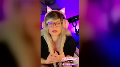 Snapshot of nikki_goldberg chatting on April 23, 2026, 12:40 pm Kitty Chatte online show from April 23, 2026, 12:40 pm