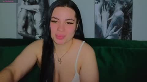 Snapshot of nikki_kardashian chatting on January 11, 2025, 12:44 am Nikki Kardashian online show from January 11, 2025, 12:44 am