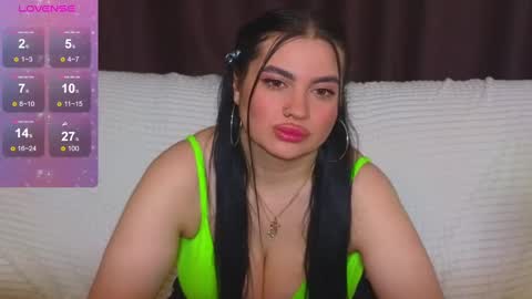 Snapshot of nikki_kardashian chatting on January 30, 2025, 1:33 am Nikki Kardashian online show from January 30, 2025, 1:33 am