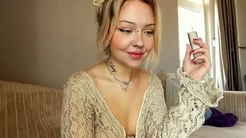 Snapshot of nikki_whatever chatting on December 21, 2024, 10:06 am nicolette online show from December 21, 2024, 10:06 am