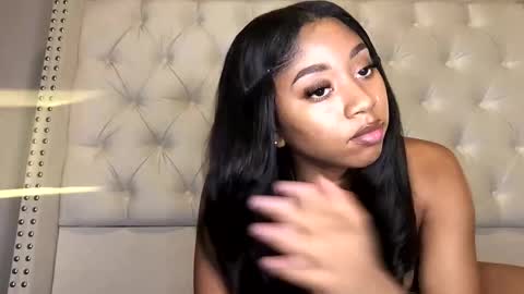 Snapshot of nikkib333 chatting on February 5, 2025, 12:10 am NikkiB online show from February 5, 2025, 12:10 am