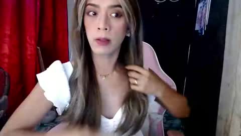 Snapshot of nikkie_dragon chatting on January 25, 2025, 11:32 pm nikkie online show from January 25, 2025, 11:32 pm