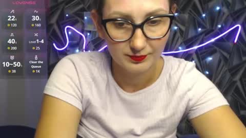 nikkikiss___ online show from July 7, 2026, 4:11 pm