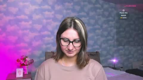 nikkikiss___ online show from July 17, 2026, 2:29 am