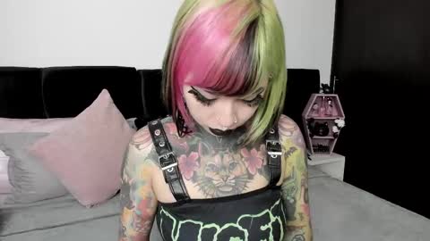 Nikki Ramone   online show from February 9, 2025, 6:43 am