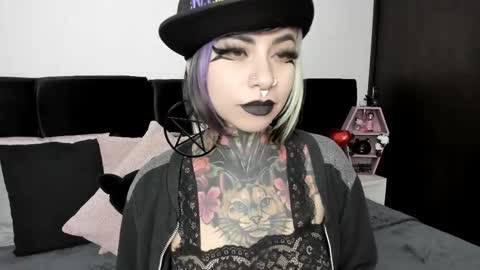 Nikki Ramone   online show from February 19, 2025, 10:12 am