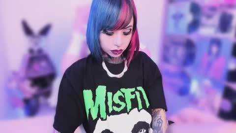 Nikki Ramone   online show from November 6, 2025, 3:29 am