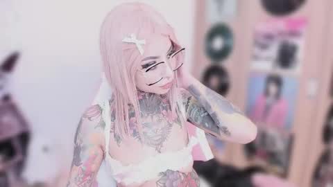 Nikki Ramone   online show from January 13, 2026, 11:04 am