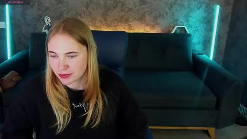 nikkyreyyy online show from May 15, 2026, 7:04 am