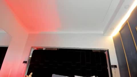     online show from February 26, 2025, 10:42 pm