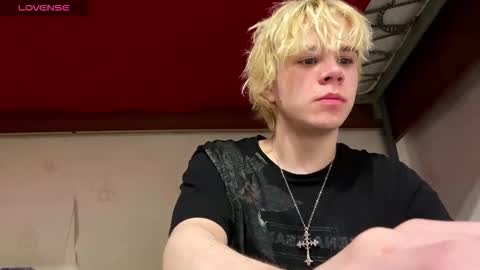 Snapshot of nikolasbucks chatting on December 4, 2025, 6:27 pm nikolasbucks online show from December 4, 2025, 6:27 pm