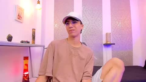 Snapshot of nikolay_gregori chatting on December 5, 2025, 4:21 am online show from December 5, 2025, 4:21 am