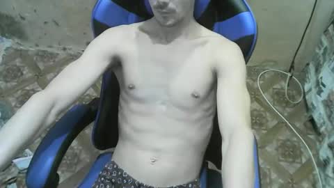 nikolos22 online show from November 3, 2025, 7:48 pm