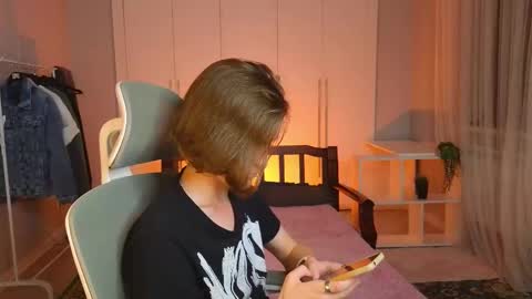 Snapshot of nikompell chatting on March 10, 2025, 11:49 pm niko online show from March 10, 2025, 11:49 pm