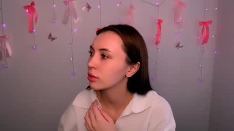 Snapshot of nikonara_ chatting on April 16, 2026, 10:05 am nikonara_ online show from April 16, 2026, 10:05 am